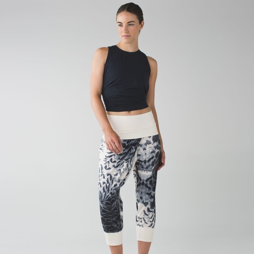 Lululemon Dance‎ to Yoga Crops in Pretty Plume